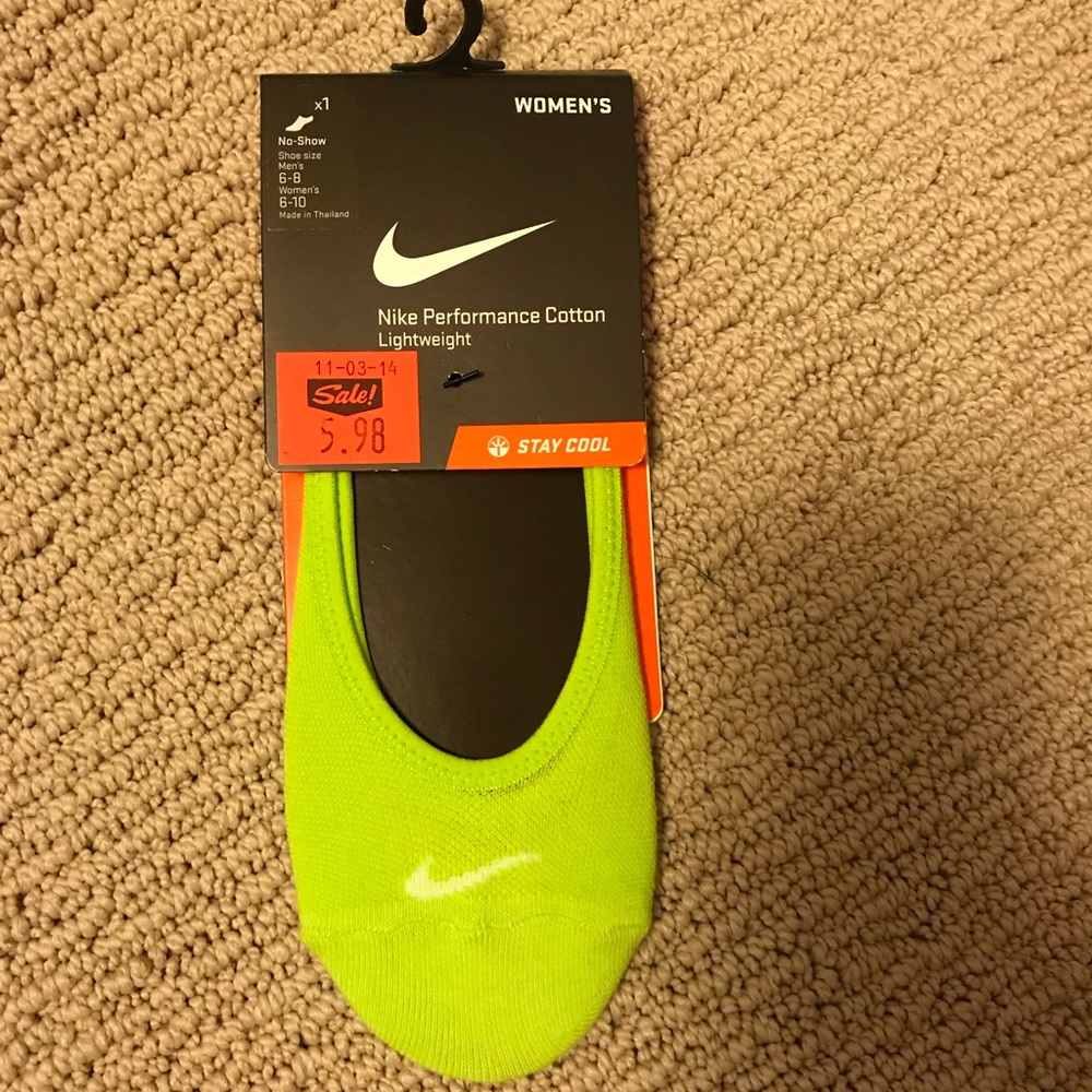 Nike no show socks NWT!!